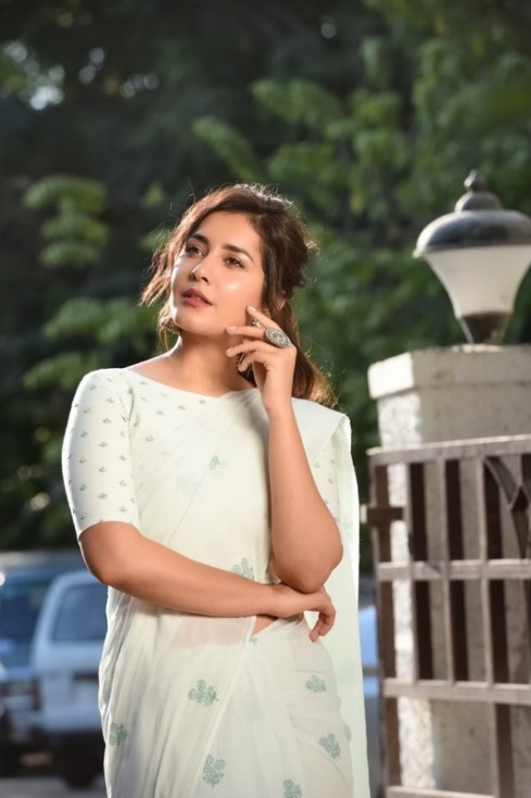 Raashi-Khanna-New-Photoshoot-02