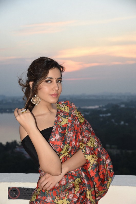 Raashi-Khanna-New-Pics-05