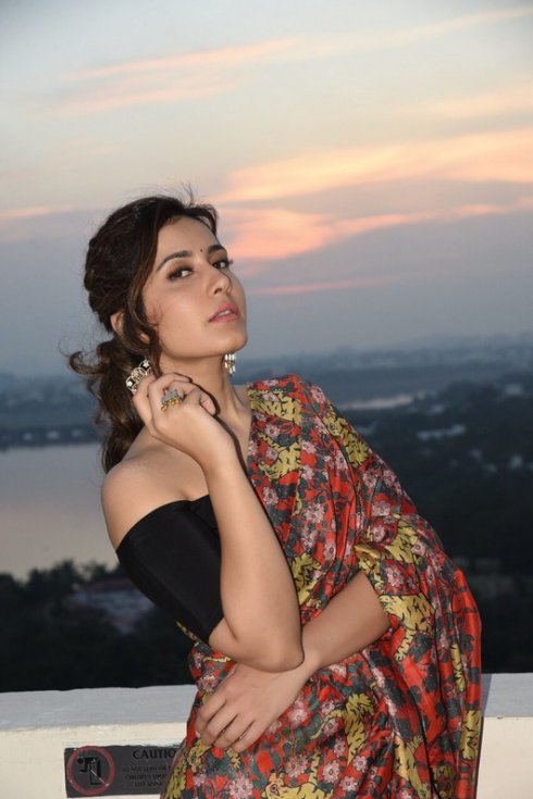 Raashi-Khanna-New-Pics-03