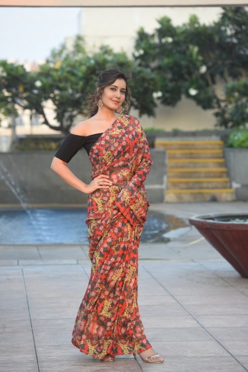 Raashi-Khanna-New-Pics-04