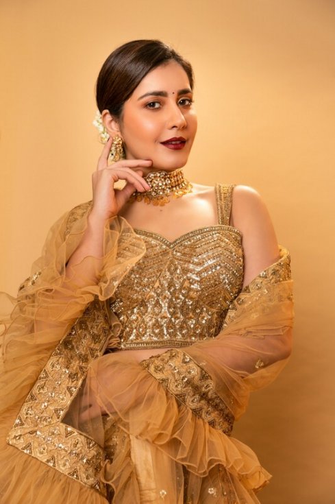 Raashi-Khanna-New-Pictures-04