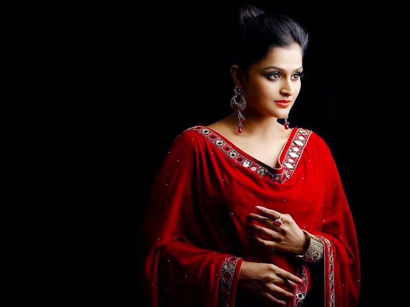 Actress Ramya Nambeesan Photos