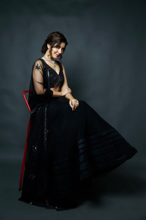 Rashi-Khanna-New-Photoshoot-04