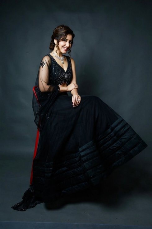 Rashi-Khanna-New-Photoshoot-05