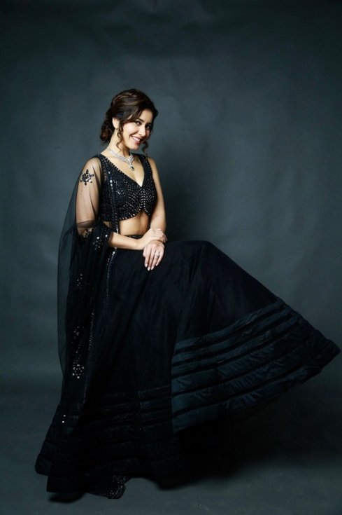 Rashi-Khanna-New-Photoshoot-07