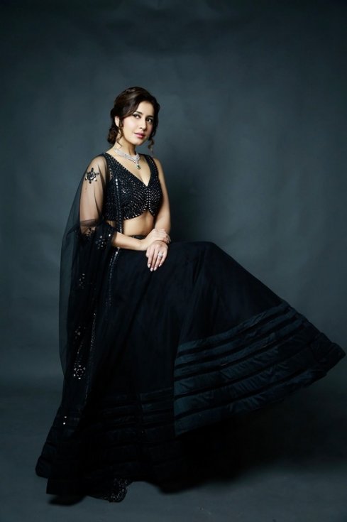 Rashi-Khanna-New-Photoshoot-08