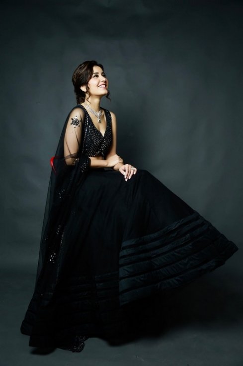 Rashi-Khanna-New-Photoshoot-09