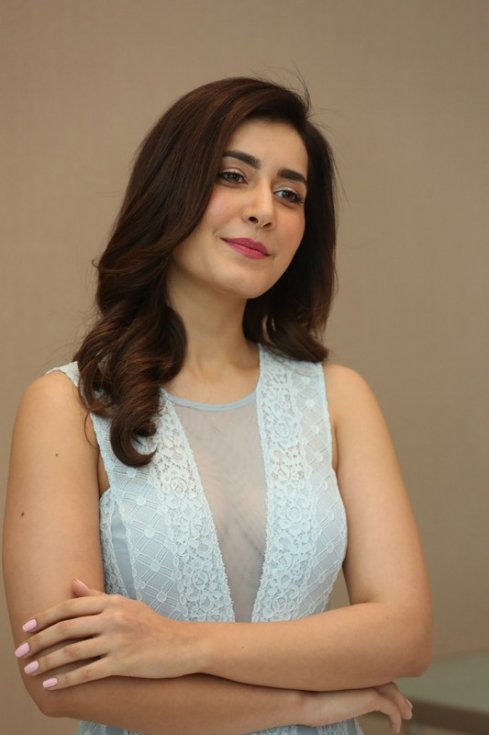 Rashi-Khanna-Pics-05