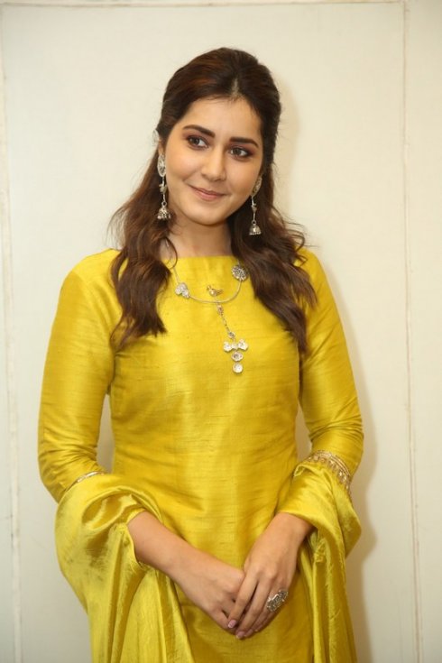 Rashi-Khanna-Stills-06