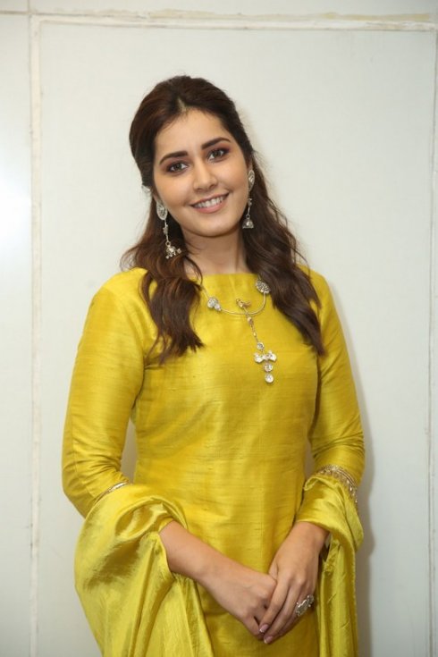 Rashi-Khanna-Stills-08