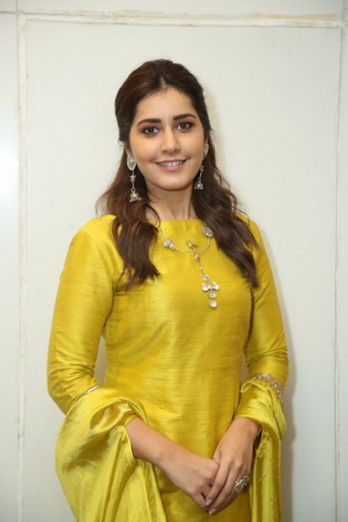 Rashi-Khanna-Stills-09