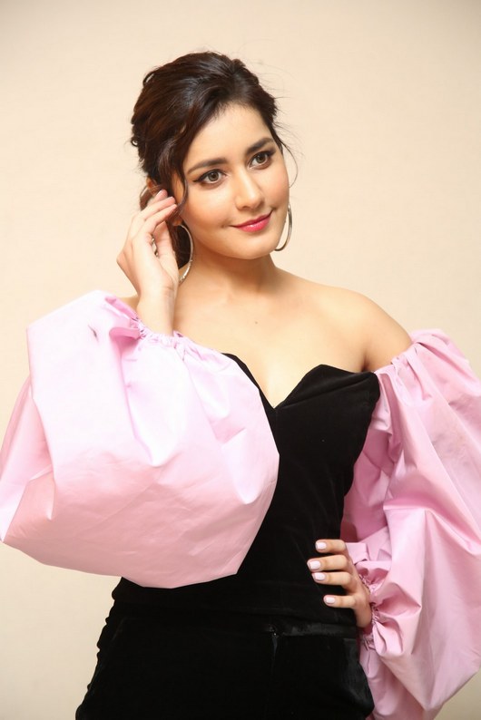 Rashi Khanna latest Pics