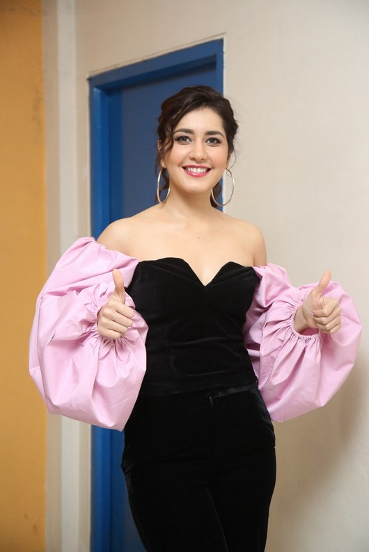 Rashi Khanna latest Pics