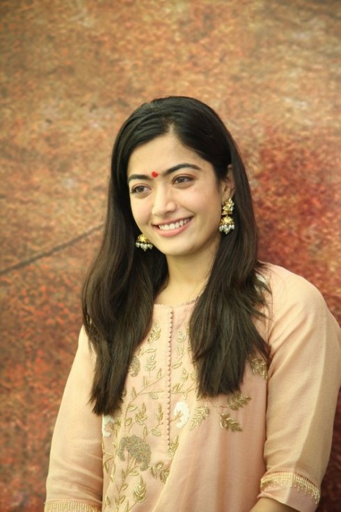 Rashmika-Latest-Photos-05