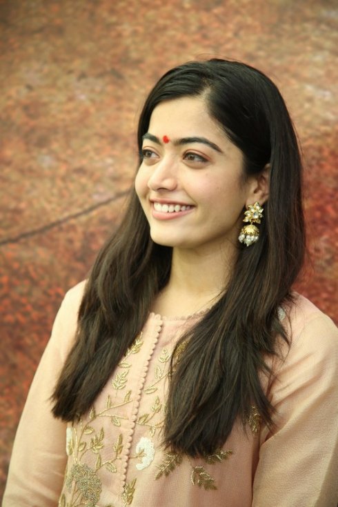 Rashmika-Latest-Photos-07