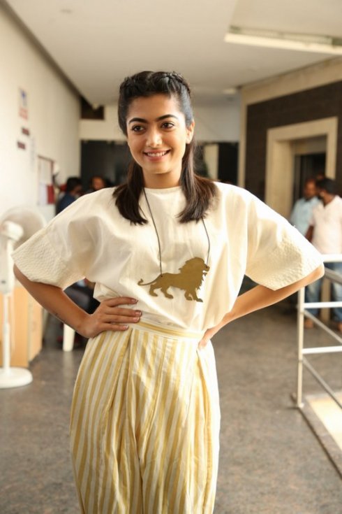 Rashmika-Mandanna-new-Photos-02