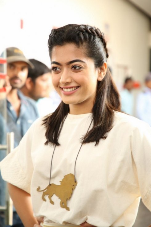 Rashmika-Mandanna-new-Photos-04