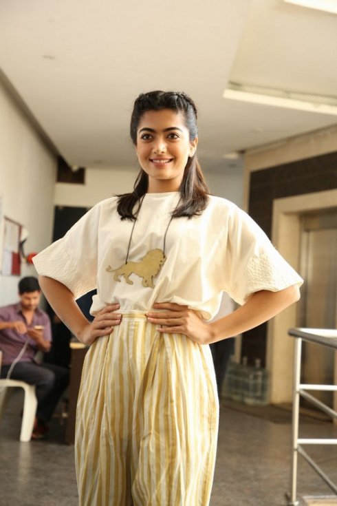 Rashmika-Mandanna-new-Photos-06