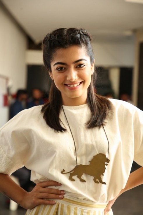 Rashmika-Mandanna-new-Photos-09