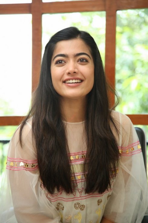 Rashmika-New-Photos-08