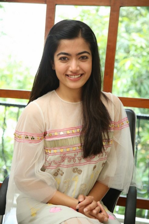 Rashmika-New-Photos-09