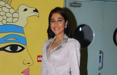 Regina-Cassandra-Latest-Stills-04