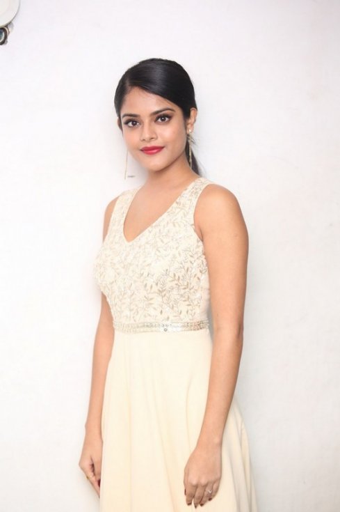 Riddhi-Kumar-New-Photos-06