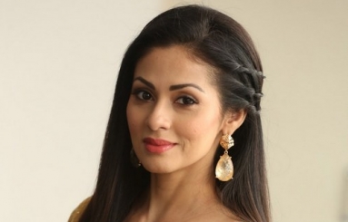 Sadha-New-Photos-09