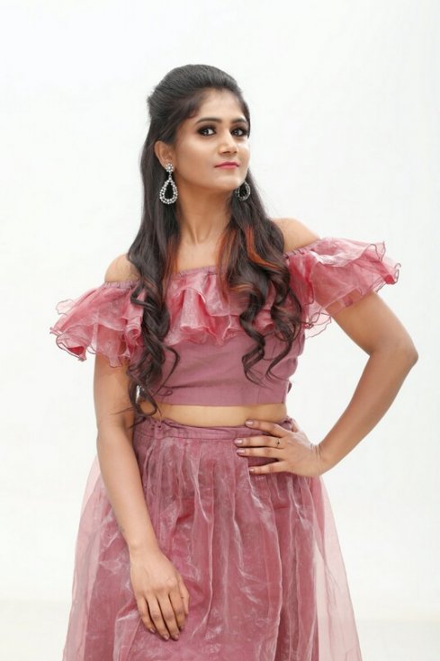 Saraa-Venkatesh-Photoshoot-05