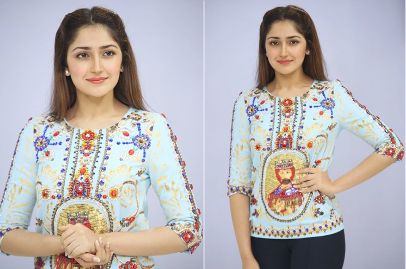 Sayesha-Saigal-New-Photos-10