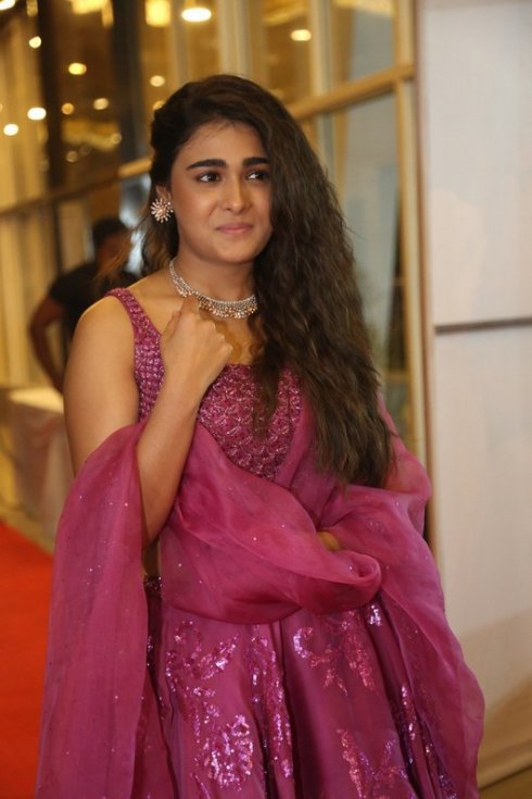 Shalini-Pandey-Latest-Photos-09