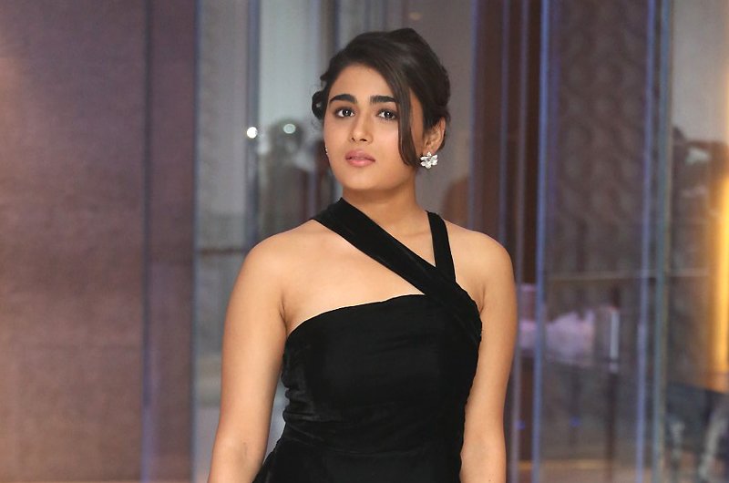 Shalini-Pandey-New-Stills-10