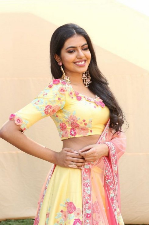 Shivani-Rajashekar-Latest-Stills-08