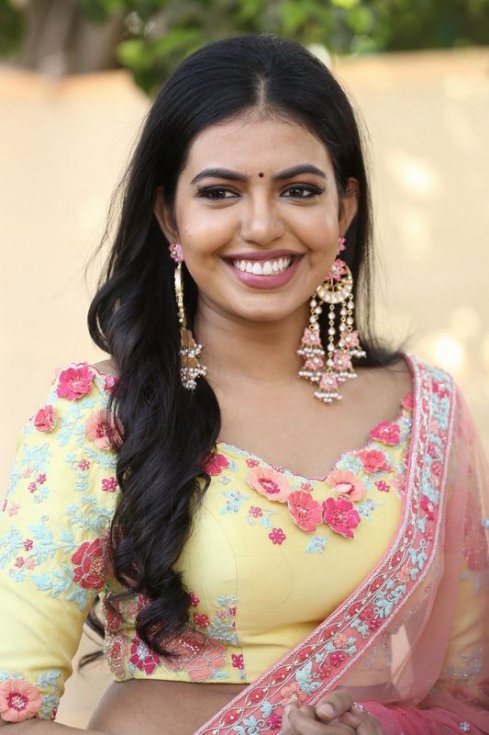 Shivani-Rajashekar-Latest-Stills-09