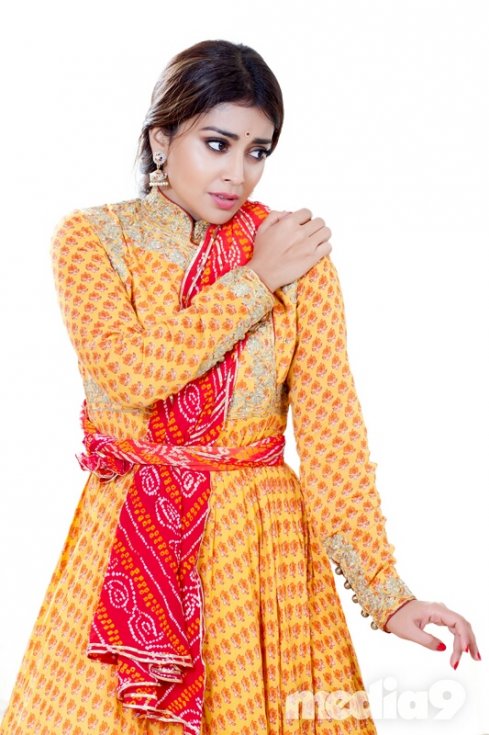 Shriya-Saran-Dance-Pics-13