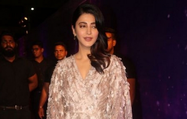 Shruti-Haasan-at-Zee-Apsara-Awards-Photos-08