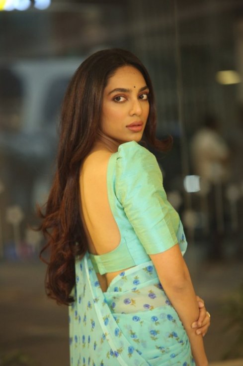 Sobhita-Dhulipala-Stills-03