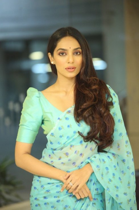 Sobhita-Dhulipala-Stills-05