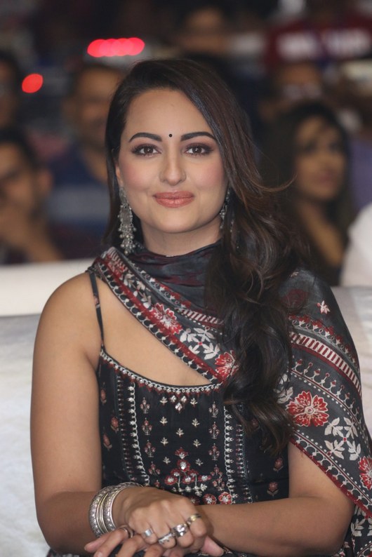 Sonakshi Sinha Latest New Look Images | Sonakshi-Sinha-New-Photos-04 | Photo 6of 9 | Sonakshi Sinha Latest New Look Images