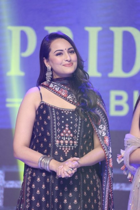 Sonakshi-Sinha-New-Photos-05