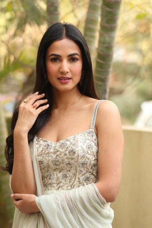 Sonal-Chauhan-Photos-02