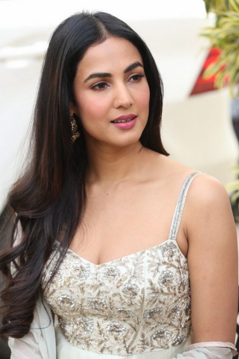 Sonal-Chauhan-Photos-04