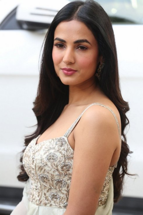 Sonal-Chauhan-Photos-05