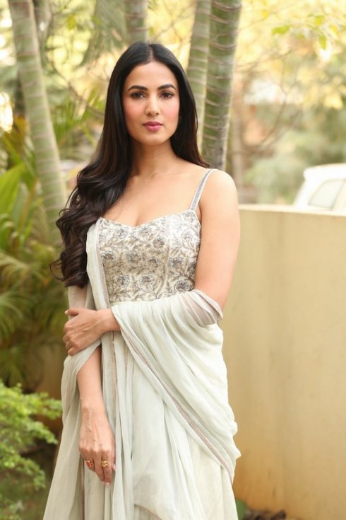 Sonal-Chauhan-Photos-09