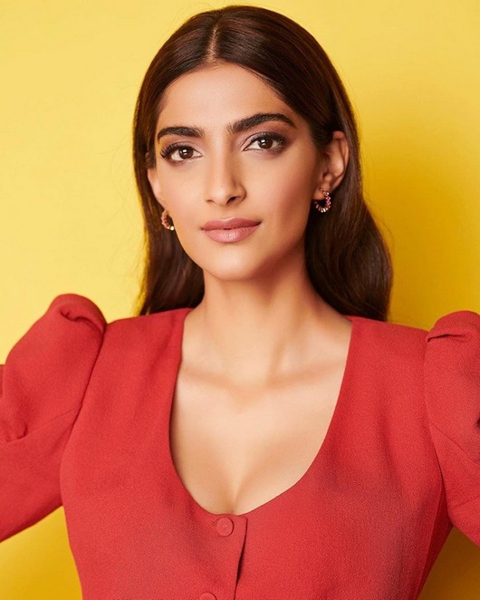 Sonam-Kapoor-New-Photos-07