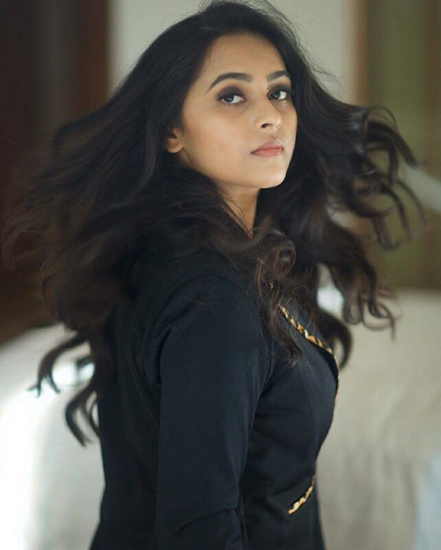 Sri Divya New Photos