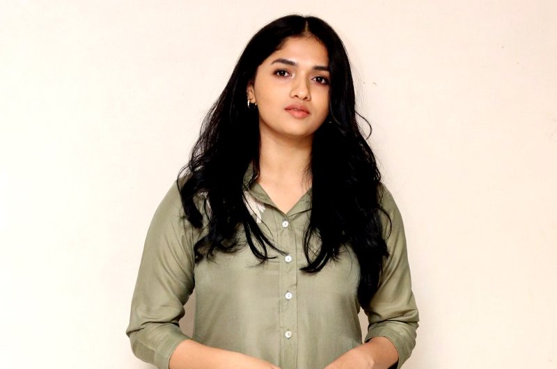 Sunaina-Stills-01