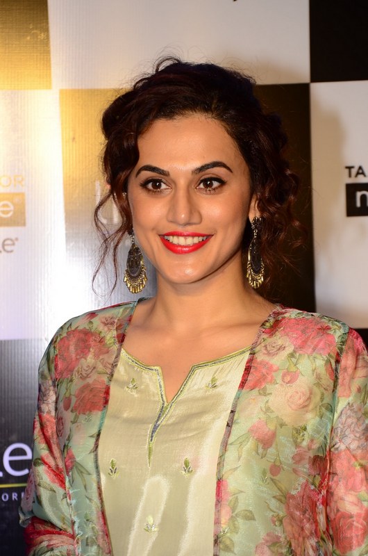 Taapsee-Pannu-latest-Photos-03