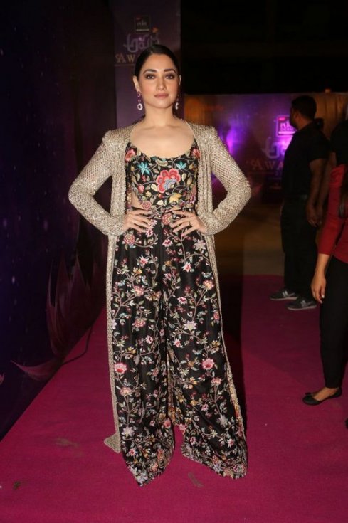 Tamannaah-at-Zee-Apsara-Awards-02