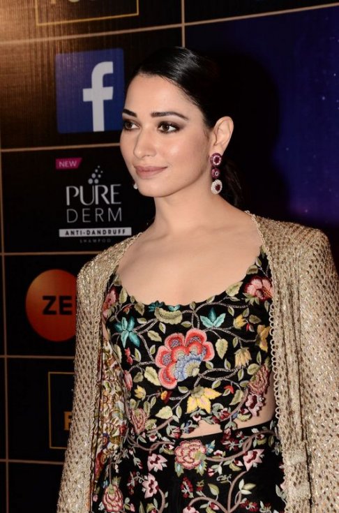 Tamannaah-at-Zee-Apsara-Awards-07